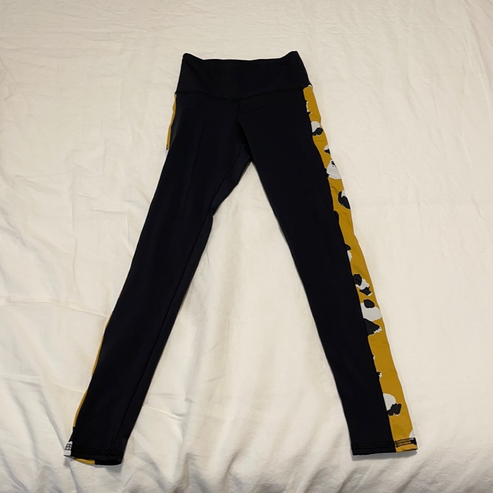 Strut this leggings for sale!